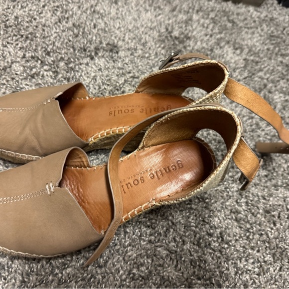 Gentle Souls taupe wedge espadrilles size 6. - Picture 3 of 7